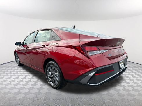 Used 2024 Hyundai Elantra SEL FWD image 7