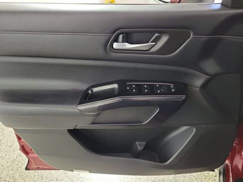 Used 2022 Nissan Pathfinder SV w/ SV Black Package FWD image 22