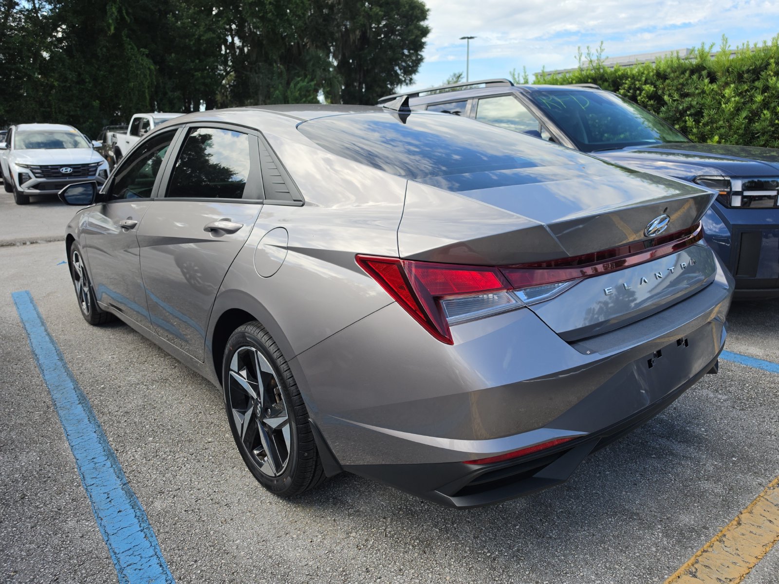Used 2023 Hyundai Elantra SEL w/ Convenience Package FWD image 5