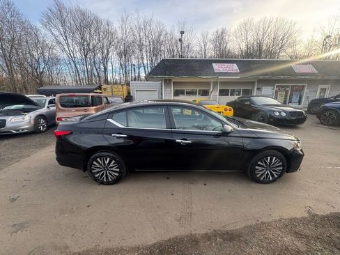 Used 2023 Nissan Altima 2.5 SV image 9