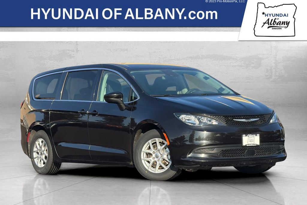 Used 2023 Chrysler Voyager LX FWD image 1