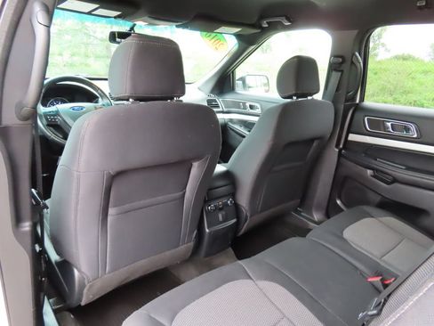 Used 2016 Ford Explorer XLT w/ Equipment Group 201A AWD/4WD image 24