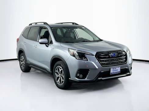 Used 2023 Subaru Forester Premium image 3
