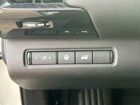 Used 2022 Nissan Pathfinder SV w/ SV Premium Package image 10