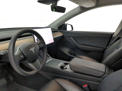 Used 2021 Tesla Model Y Long Range image 13