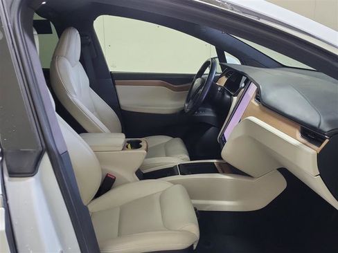 Used 2020 Tesla Model X Long Range image 4