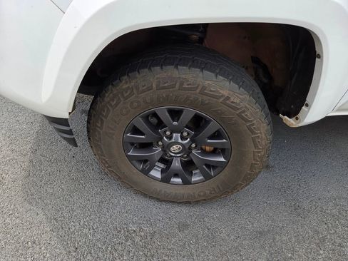 Used 2022 Toyota Tacoma SR5 image 5