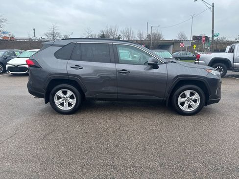 Used 2021 Toyota RAV4 XLE w/ Convenience Package image 10