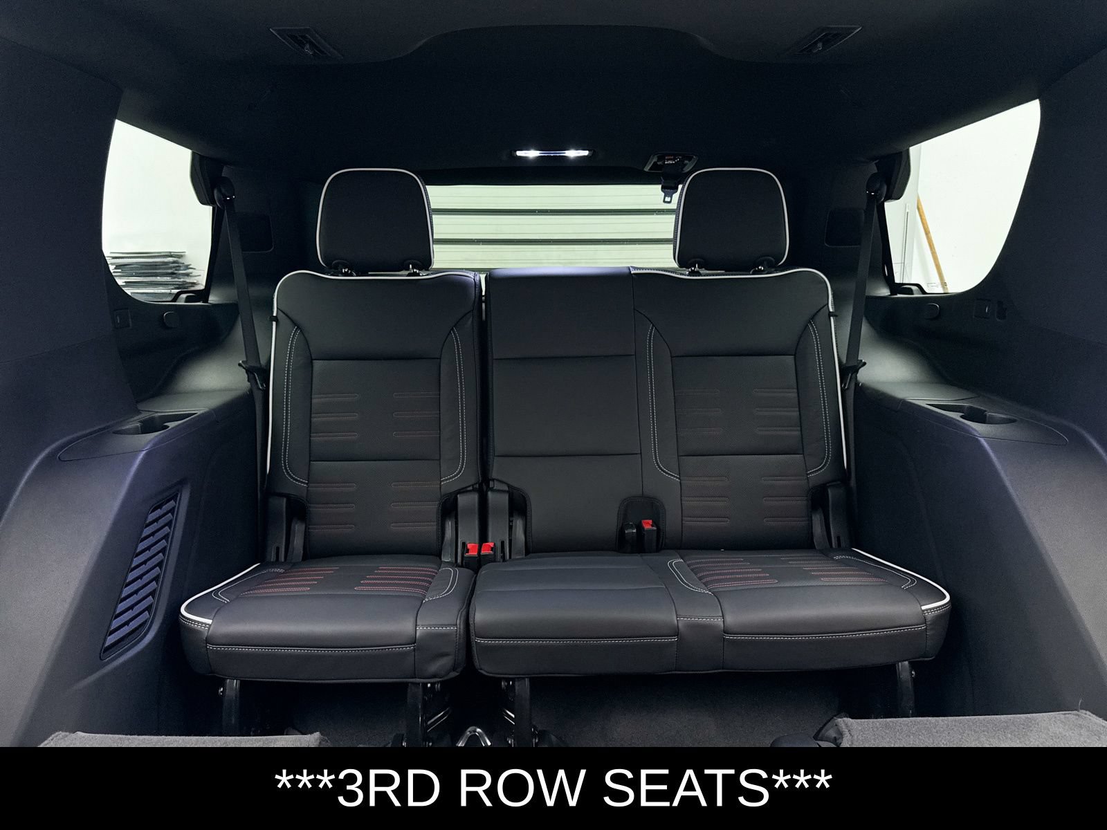 Used 2025 GMC Yukon AT4 Ultimate AWD/4WD image 14