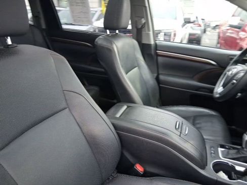 Used 2014 Toyota Highlander Limited Platinum image 17