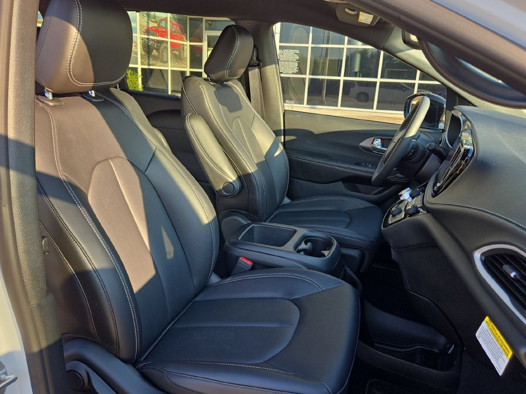 New 2026 Chrysler Pacifica Select FWD image 26