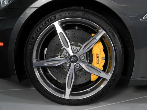 Used 2014 Ferrari California RWD image 17