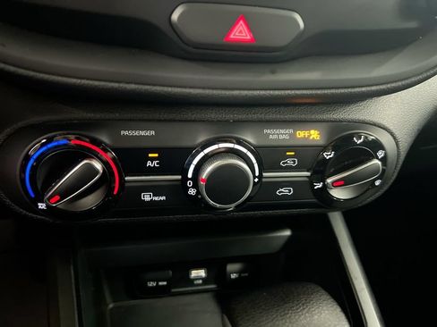 Used 2023 Kia Soul LX w/ LX Technology Package FWD image 16