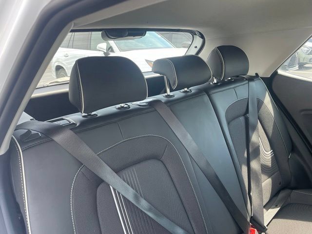 Used 2025 Hyundai Venue Limited FWD image 6