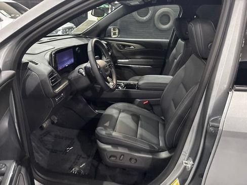 Used 2024 Chevrolet Traverse LT w/ Midnight/Sport Edition AWD/4WD image 12