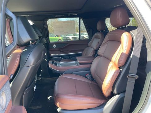 New 2026 Lincoln Navigator Reserve AWD/4WD image 15