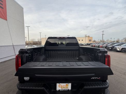 Used 2025 GMC Sierra 1500 AT4 w/ AT4 Premium Package image 9