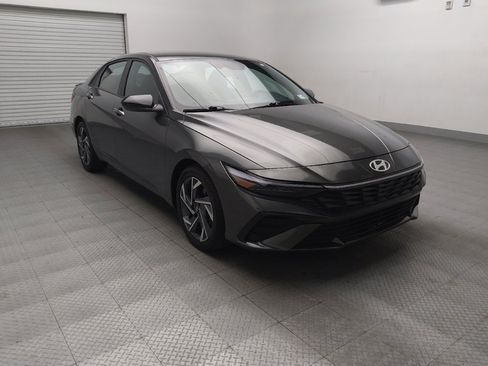 Used 2025 Hyundai Elantra Sport image 13