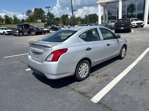 Used 2019 Nissan Versa S Plus FWD image 4