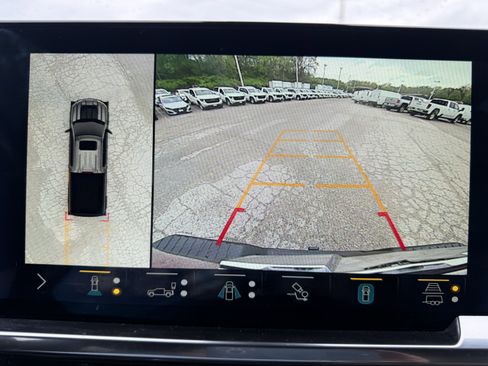 Used 2022 Chevrolet Silverado 1500 LT Trail Boss w/ LT Trail Boss Premium Package image 17