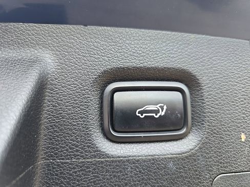 Used 2023 Hyundai Santa Fe SEL FWD image 17