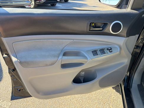 Used 2010 Toyota Tacoma PreRunner image 16