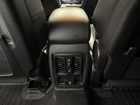 Used 2019 Jeep Grand Cherokee Altitude image 37