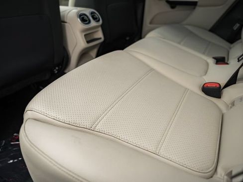 Used 2024 Mercedes-Benz GLC 300 4MATIC image 31