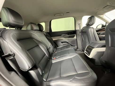 Used 2025 Lincoln Nautilus Premier image 23