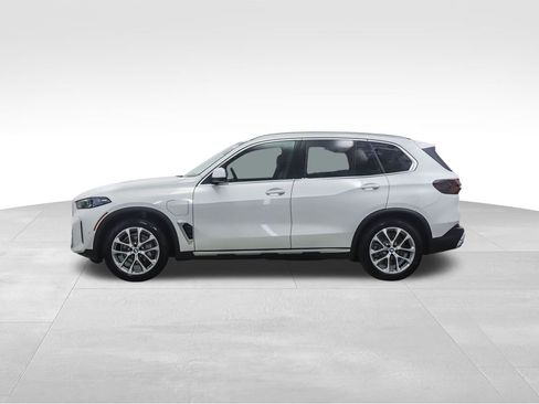 New 2026 BMW X5 xDrive50e image 2