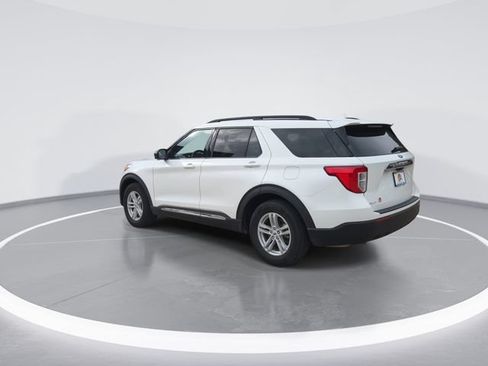 Used 2024 Ford Explorer XLT RWD image 6