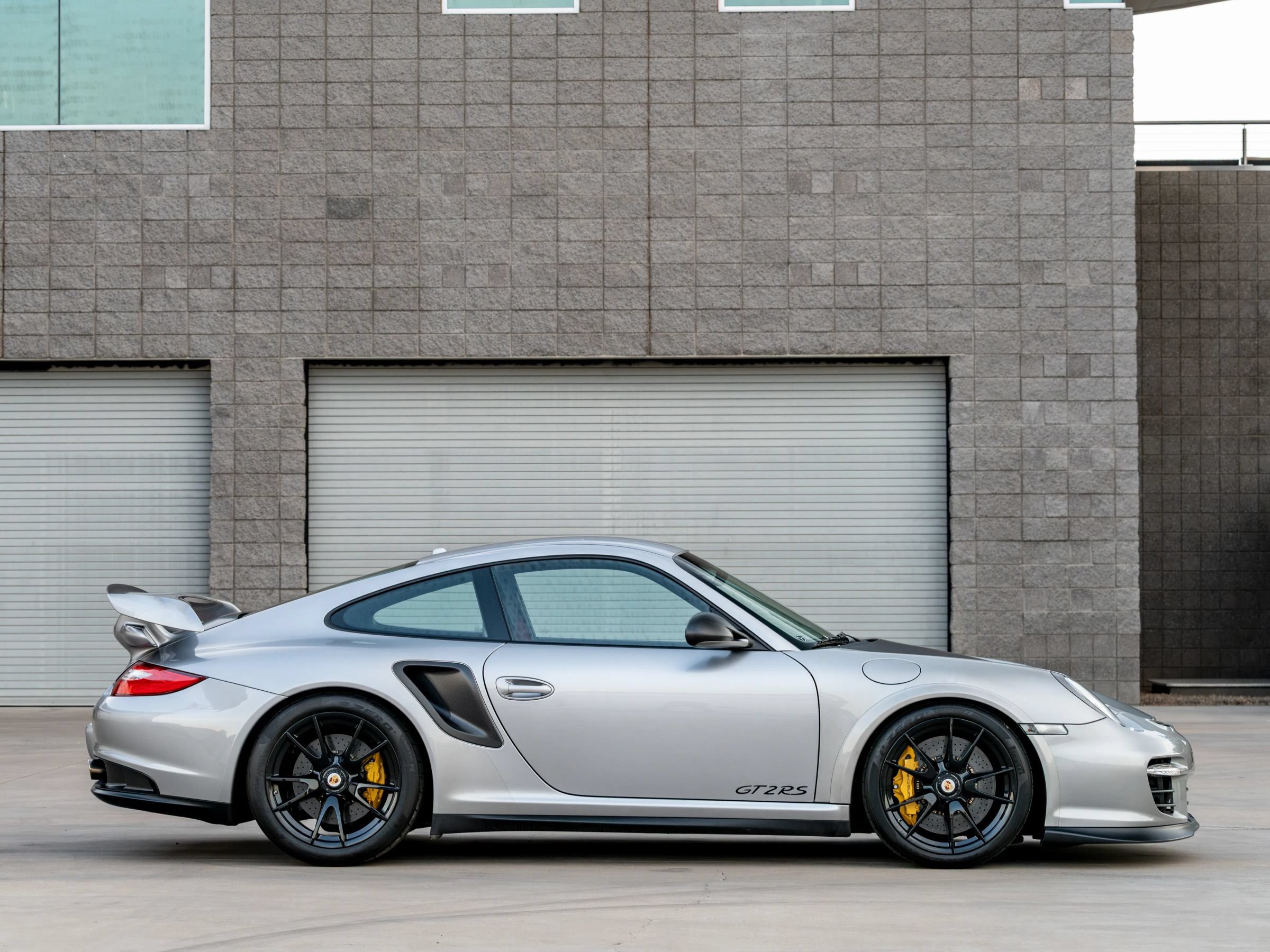 Used 2011 Porsche 911 GT2 RS RWD image 9