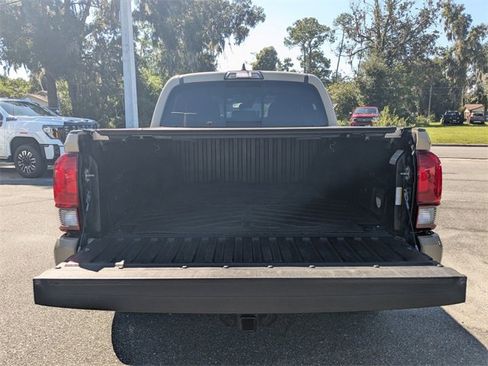 Used 2018 Toyota Tacoma TRD Sport image 11