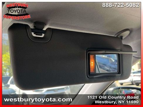 Used 2018 Toyota Highlander XLE AWD/4WD image 34