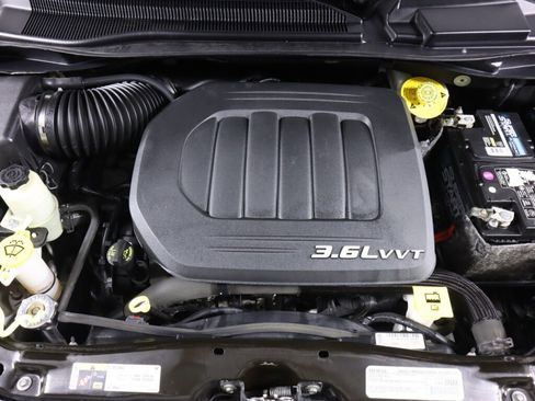 Used 2017 Dodge Grand Caravan SE FWD image 33