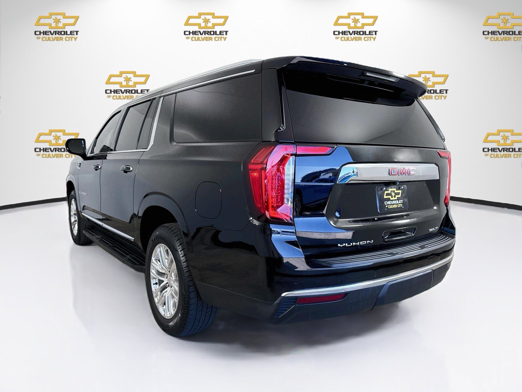 Used 2023 GMC Yukon XL SLT RWD image 6