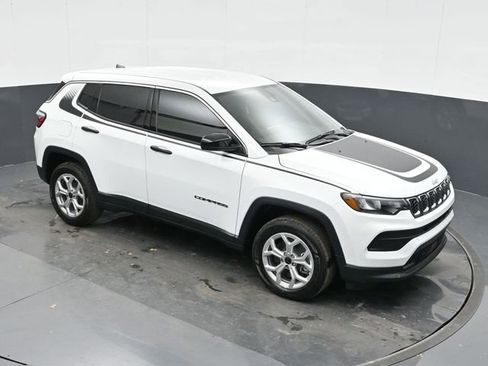 Used 2025 Jeep Compass Sport w/ Mopar Graphics Package image 32