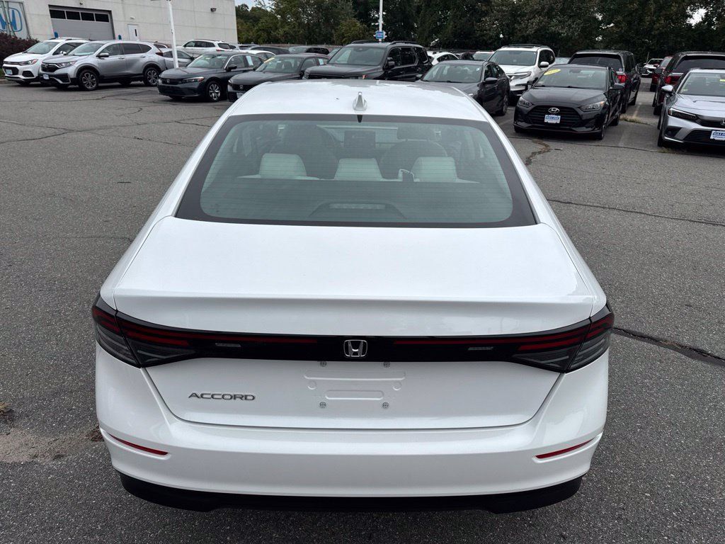 Used 2024 Honda Accord EX image 11