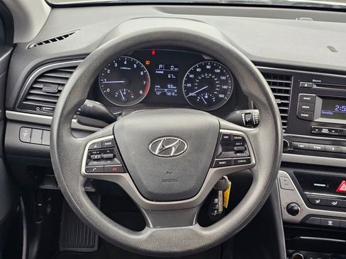 Used 2018 Hyundai Elantra SE image 16