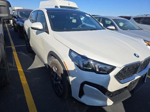 Used 2025 BMW X2 xDrive28i image 2