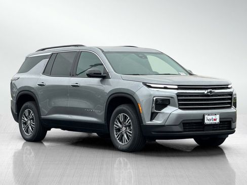 New 2025 Chevrolet Traverse LT w/ Enhanced Driving Package image 2