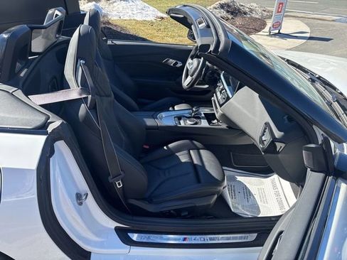 Used 2022 BMW Z4 M40i w/ Premium Package image 18