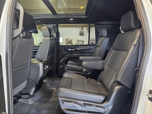 Used 2024 GMC Yukon XL Denali w/ Advanced Technology Package AWD/4WD image 19