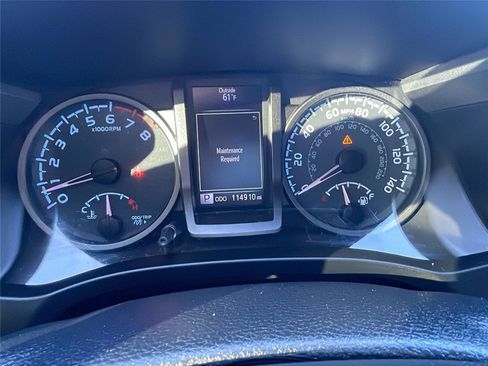 Used 2018 Toyota Tacoma TRD Off-Road image 24