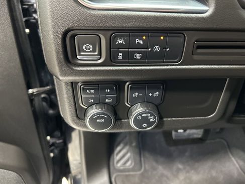 Used 2023 Chevrolet Suburban RST w/ Luxury Package image 12