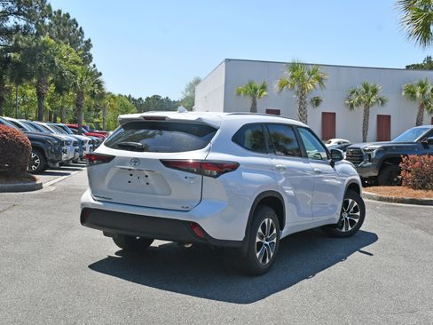 New 2026 Toyota Highlander XLE AWD/4WD image 2