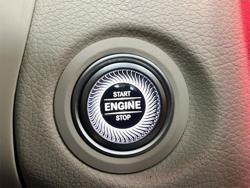 Used 2021 Mercedes-Benz C 300 4MATIC Sedan w/ Premium Package image 17