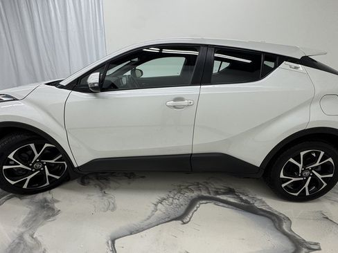 Used 2018 Toyota C-HR XLE FWD image 5
