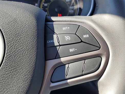 Used 2022 Jeep Cherokee Latitude Lux w/ Sun & Sound Group image 22