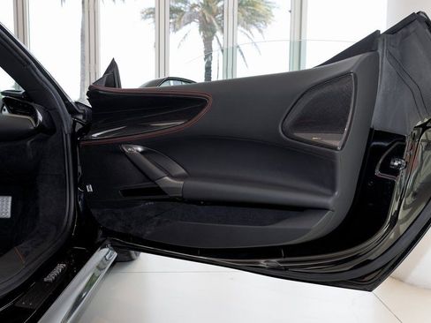 Used 2022 Ferrari SF90 Spider image 28